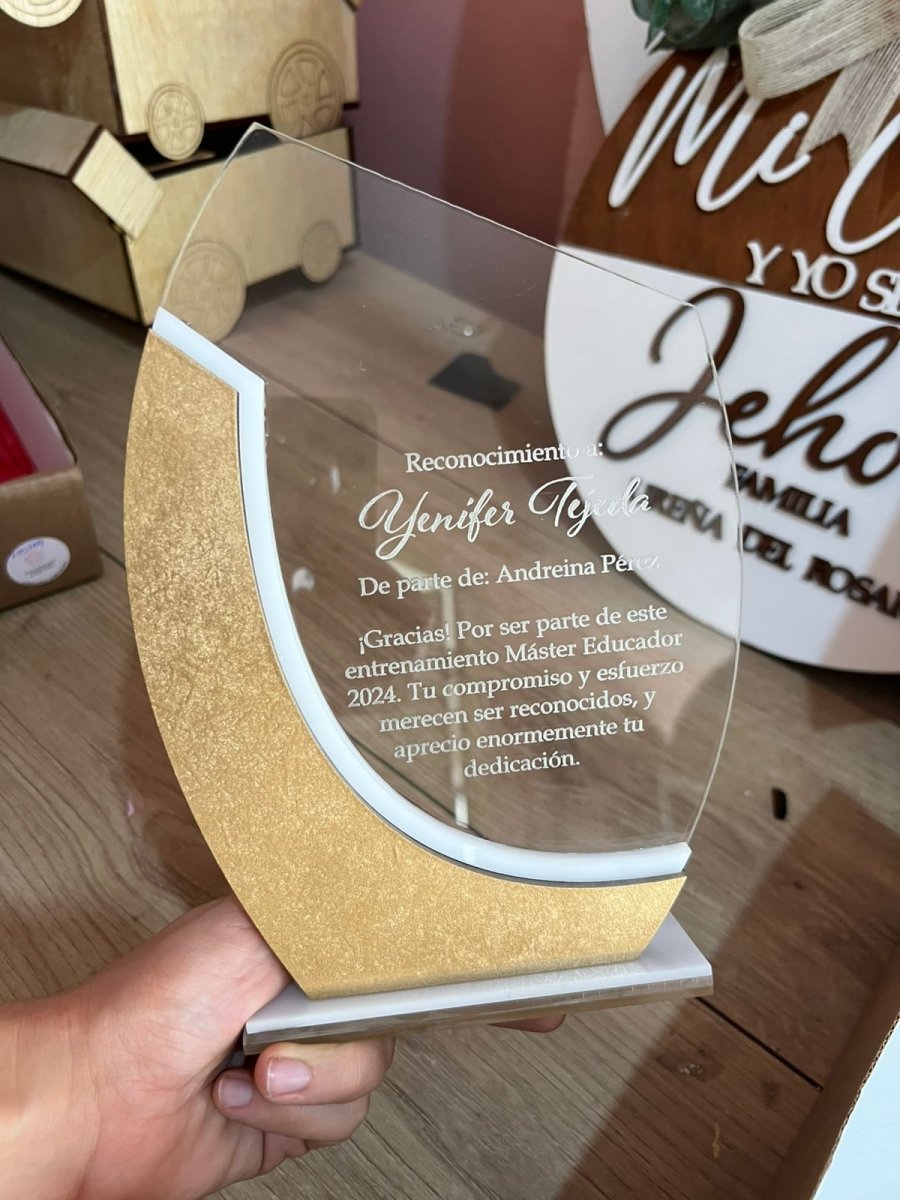 Reconocimiento en madera y acrilico personalizado Republica dominicana - Felt Craft RD