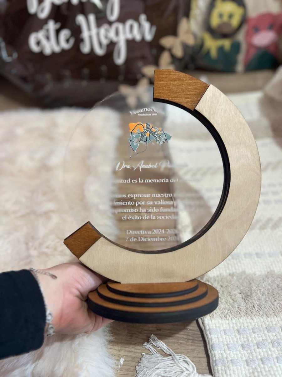 Reconocimiento en madera y acrilico personalizado santo domingo - Felt Craft RD