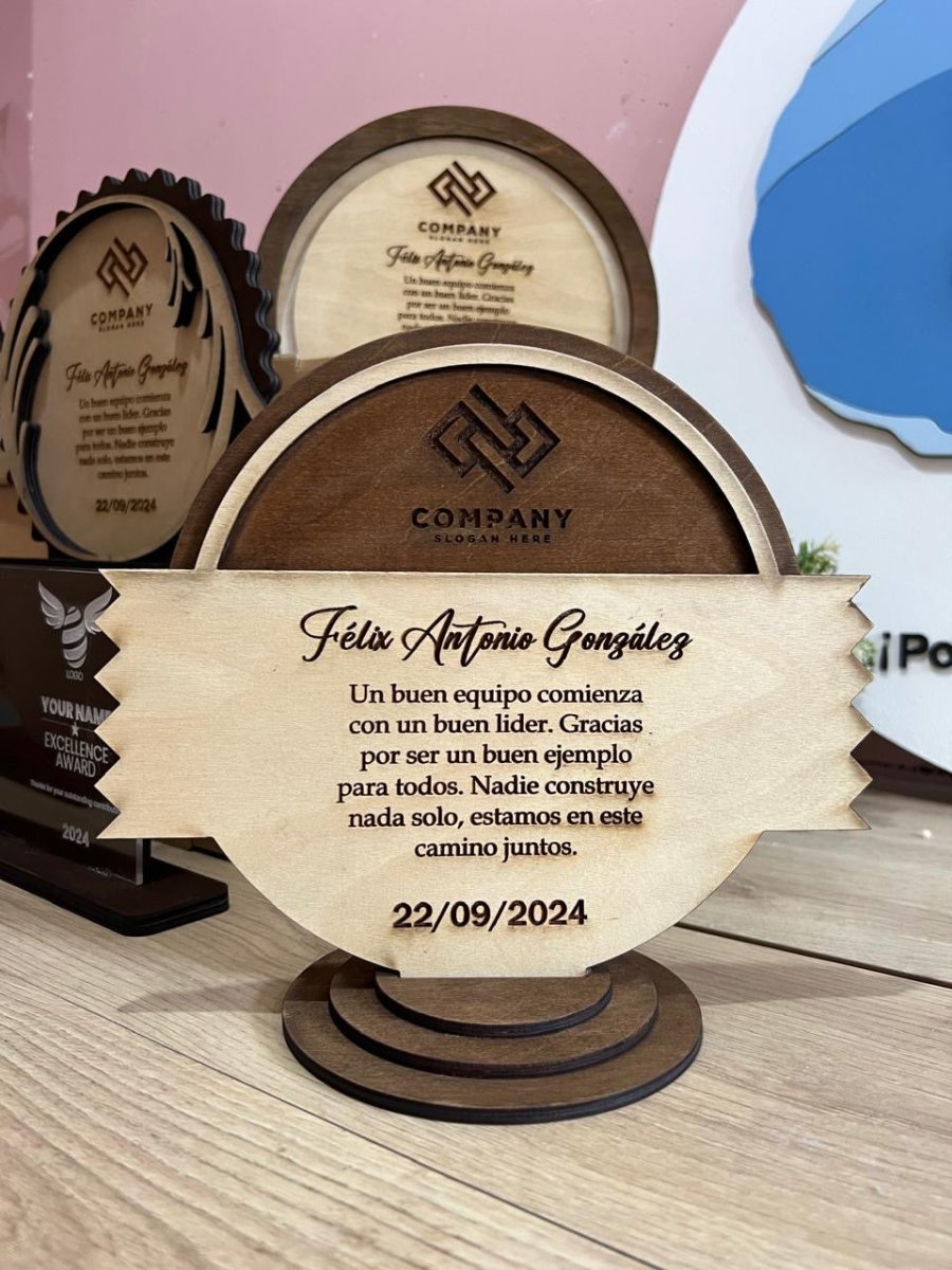 Reconocimientos personalizados en Madera y acrilico - Felt Craft RD
