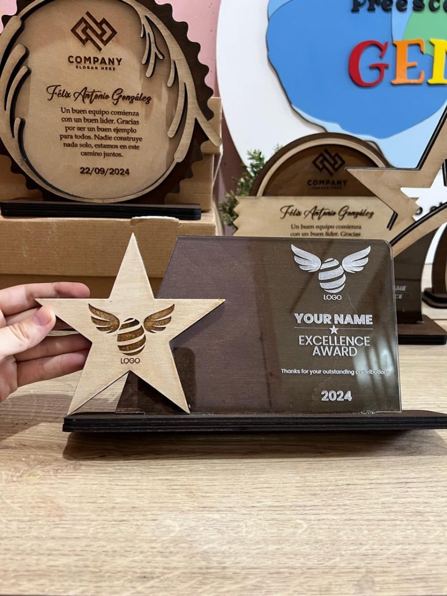 Reconocimientos personalizados en Madera y acrilico - Felt Craft RD