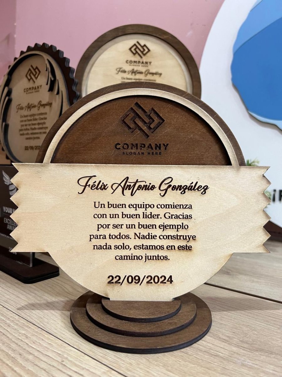 Reconocimientos personalizados en Madera y acrilico - Felt Craft RD