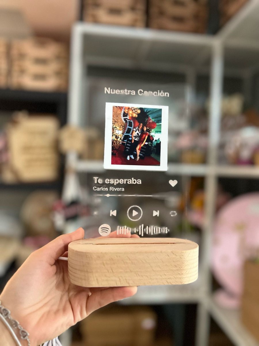 Regalo con cancion de spotify en lampara led de madera - Felt Craft RD