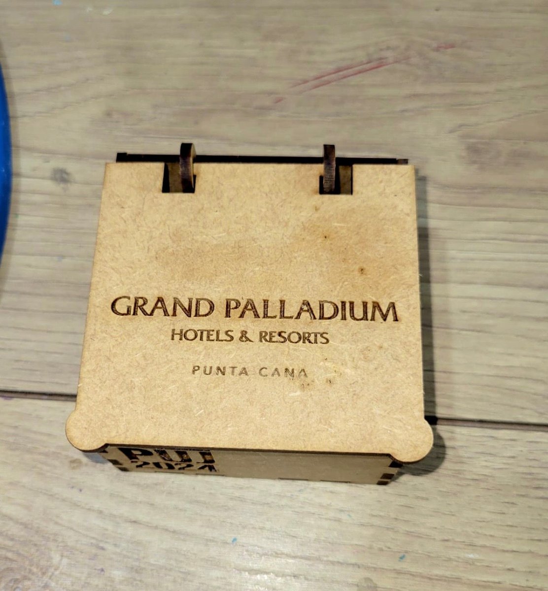 Regalo corporativo en madera caja souvenir - Felt Craft RD