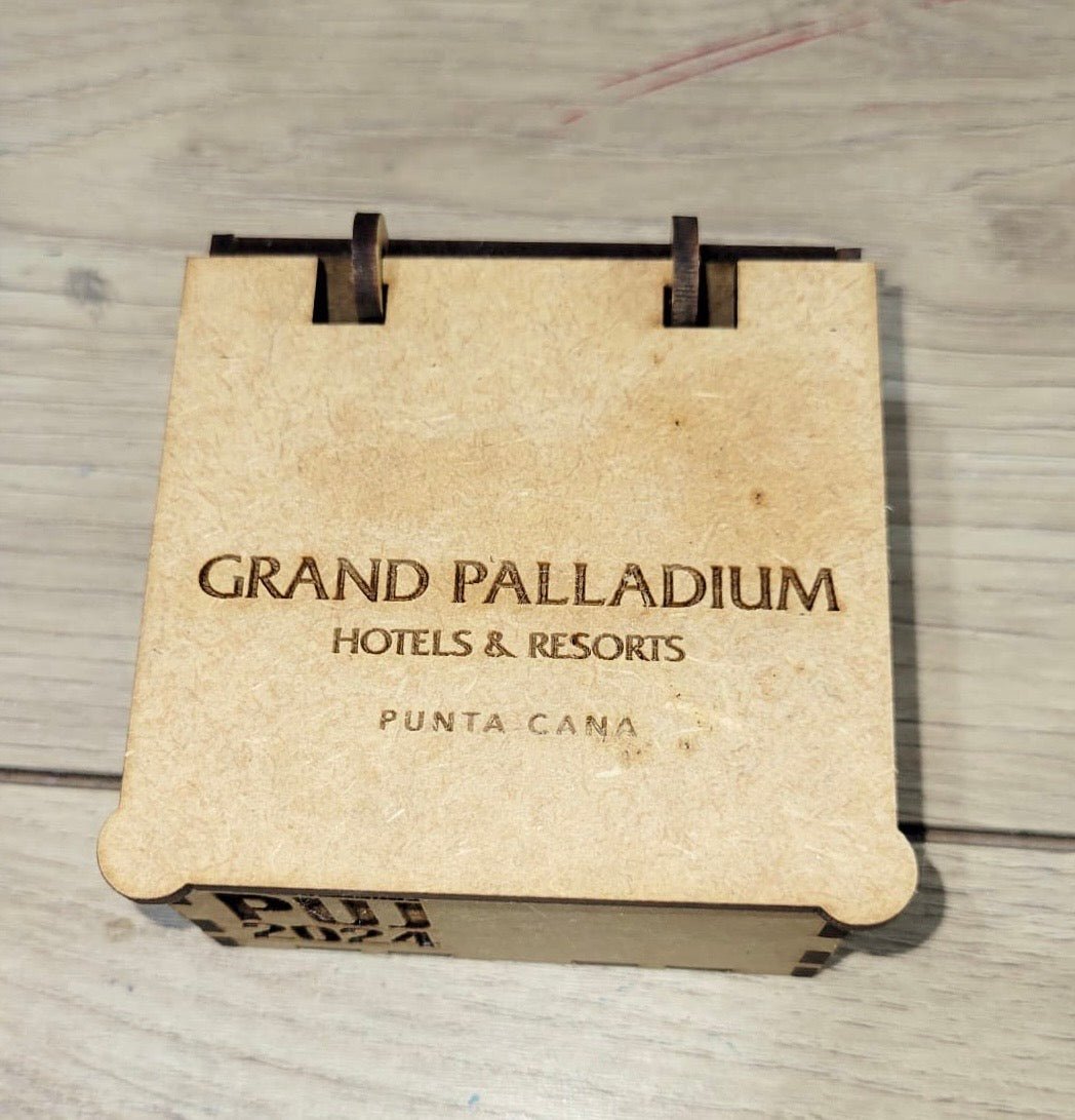 Regalo corporativo en madera caja souvenir - Felt Craft RD