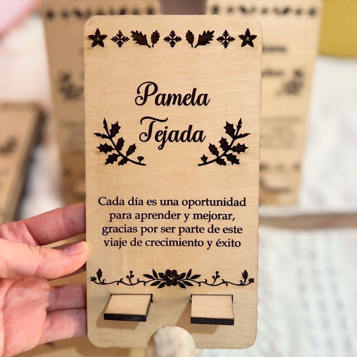 Regalo personalizado corporativo portacelular madera - Felt Craft RD