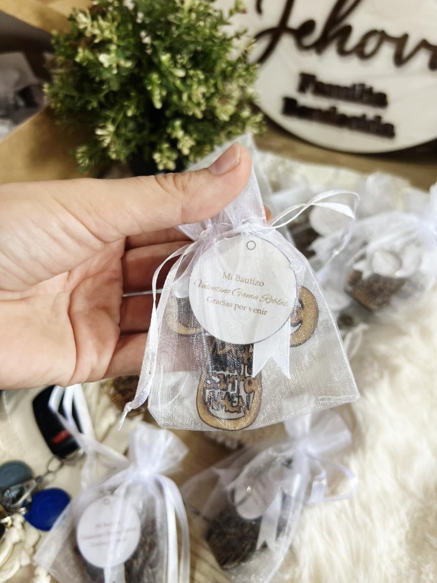 Souvenir en madera para celebración de bautizo