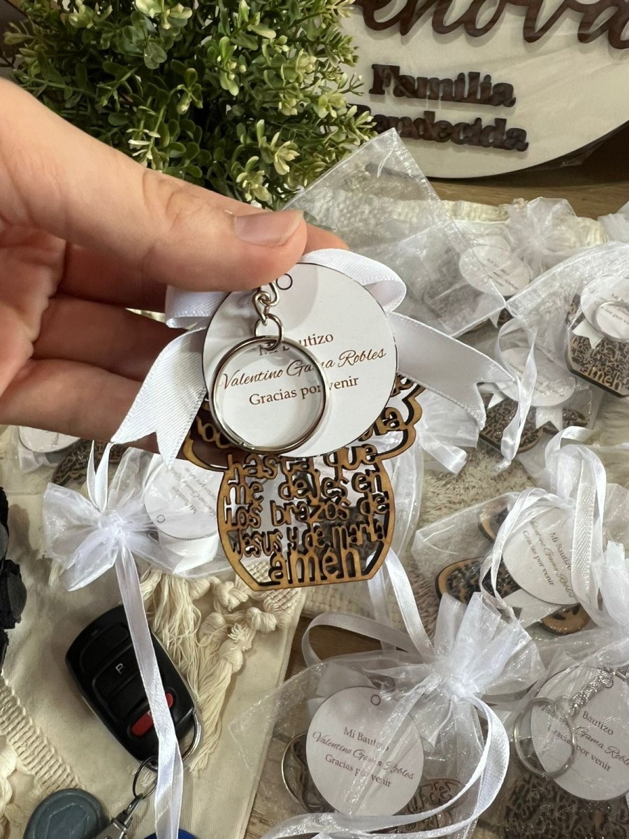 Souvenir de bautismo personalizado en madera