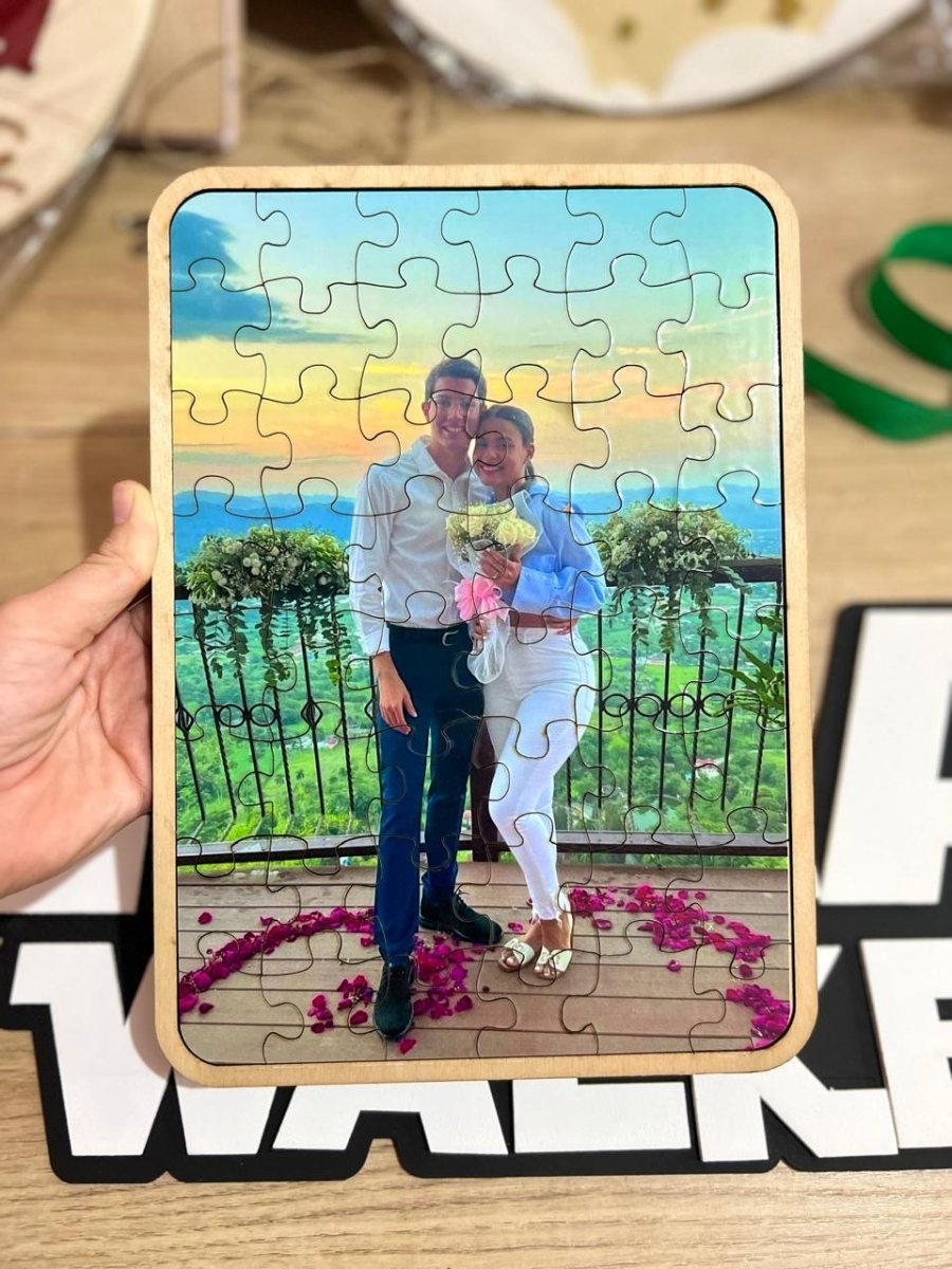 Rompecabezas de madera a color con diseño personalizado y acabado premium