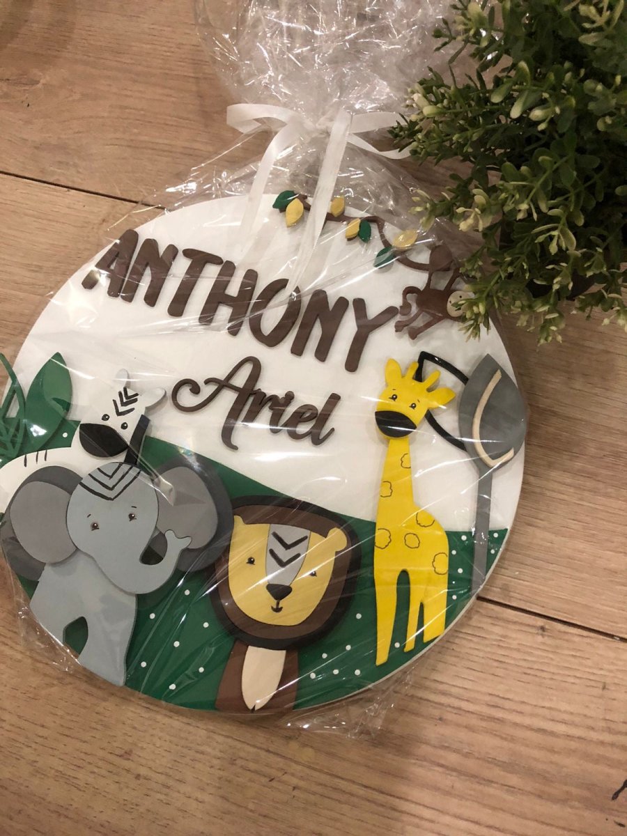 Colgante de pared para bebé con león y jirafa – Feltcraft RD