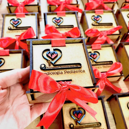 Souvenir de cajita para empresas personalizado de madera - Felt Craft RD