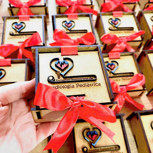 Souvenir de cajita para empresas personalizado de madera - Felt Craft RD