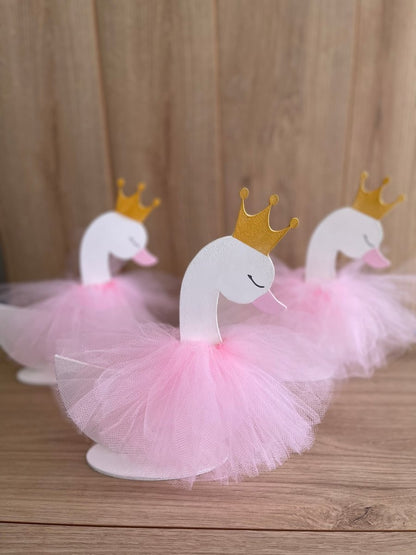 Souvenir de cajitas con llavero de cisne personalizadas en madera Santo Domingo - Felt Craft RD