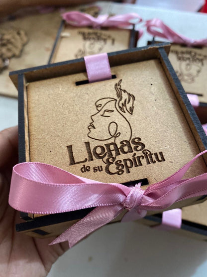 Souvenir de cajitas con llaveros en forma de paloma personalizado para eventos - Felt Craft RD