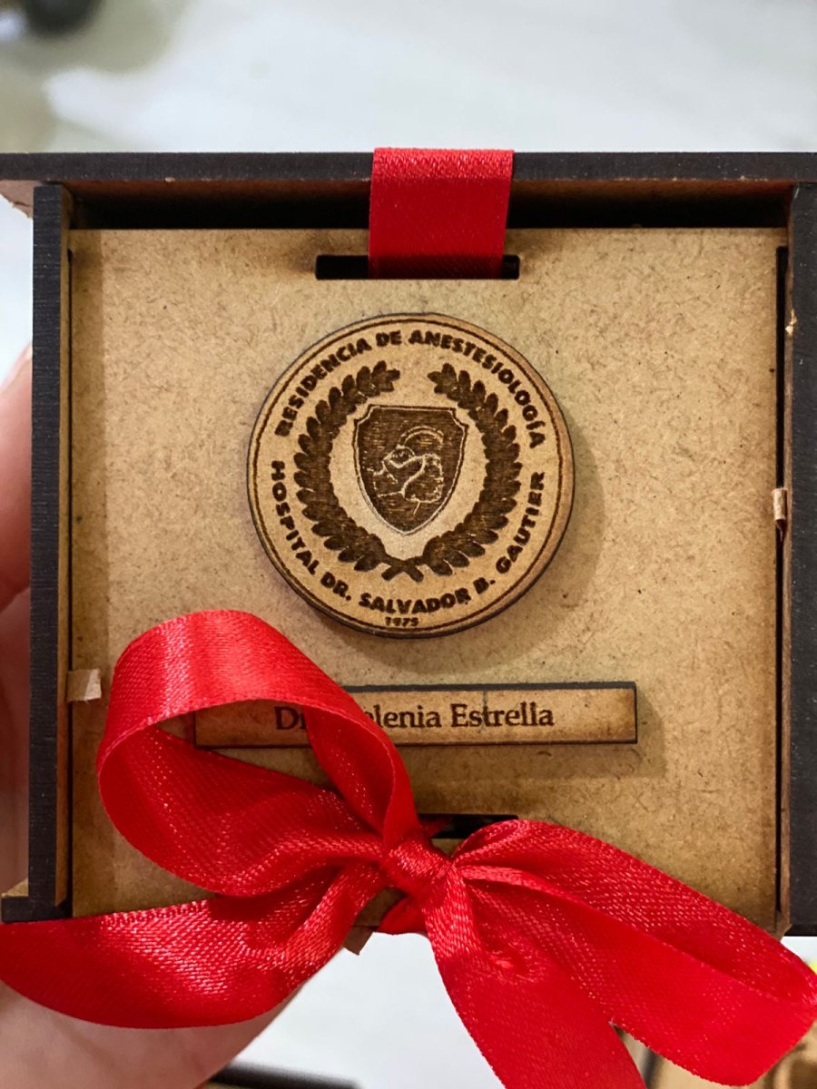 Souvenir de cajitas de madera para regalo de residencia médica - Felt Craft RD