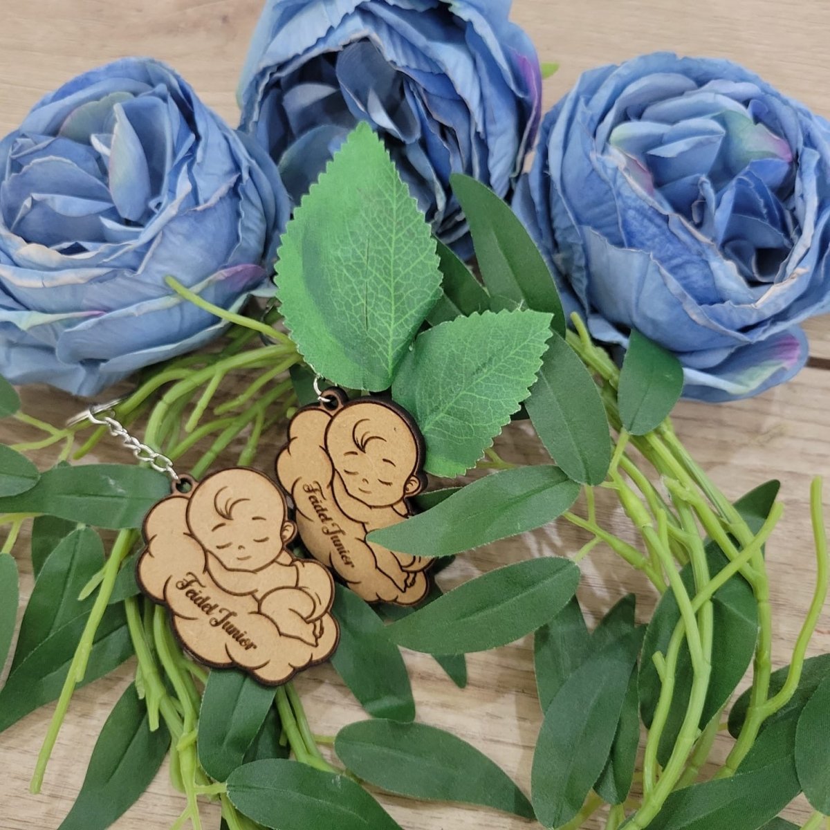 Souvenir de llavero personalizado de madera en forma de angelito - Felt Craft RD