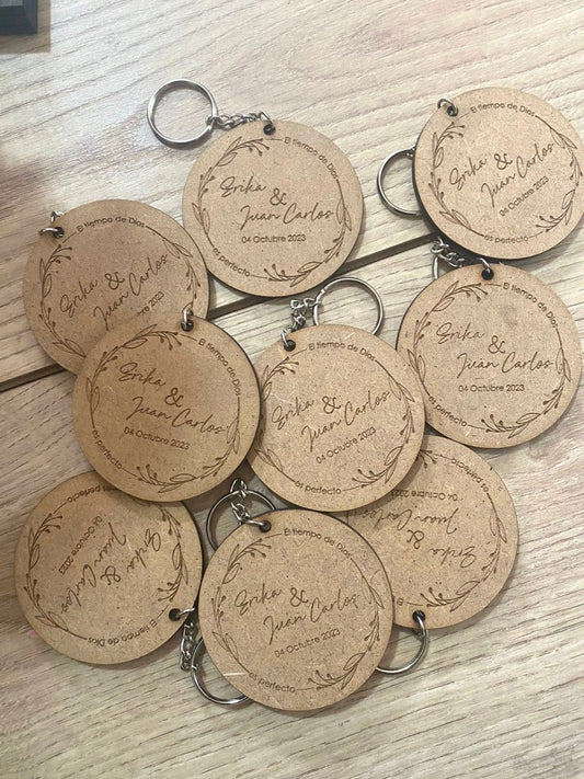 Souvenir de llaveros de boda en madera personalizados - Felt Craft RD