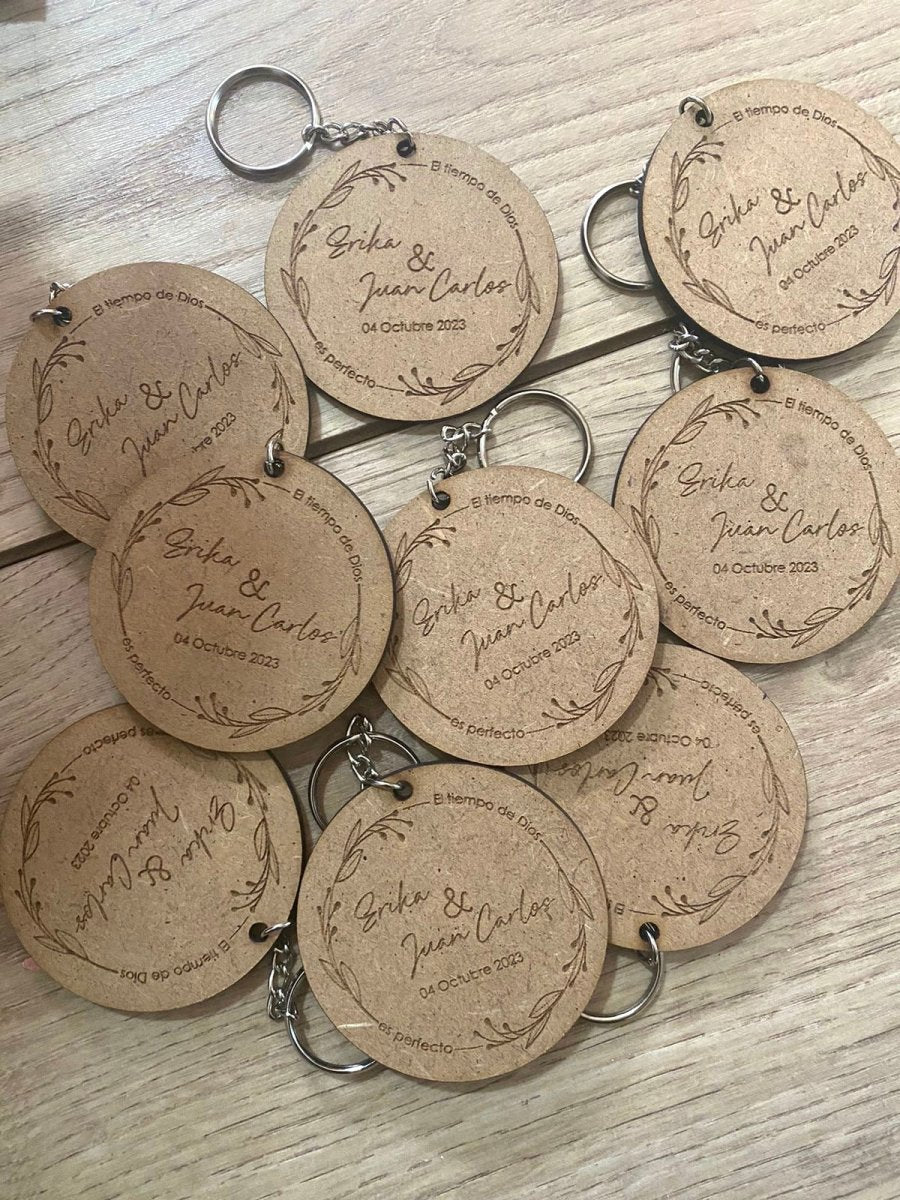 Souvenir de llaveros de boda en madera personalizados - Felt Craft RD