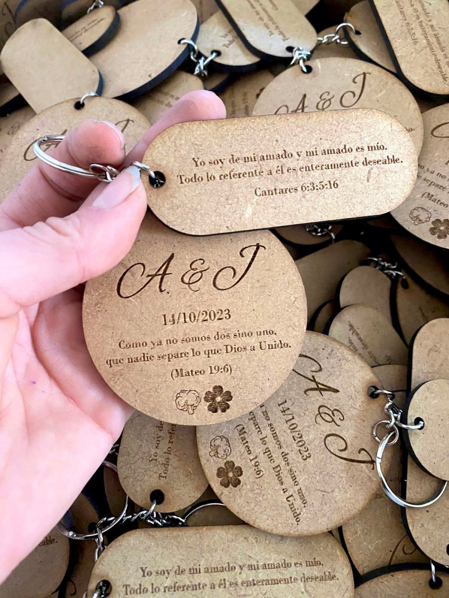 Souvenir de llaveros de madera personalizados para bodas - Felt Craft RD