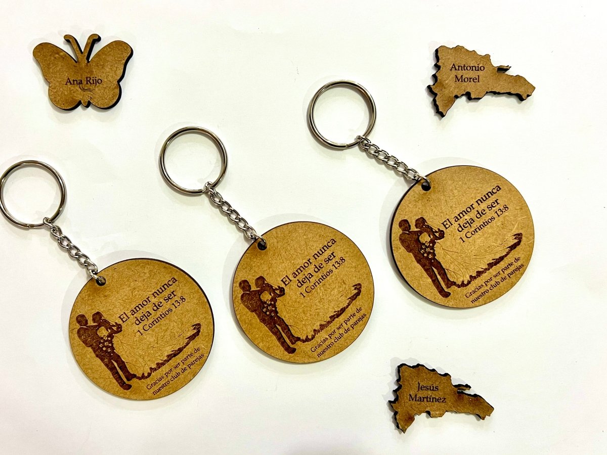 Souvenir de llaveros para boda en madera personalizado - Felt Craft RD
