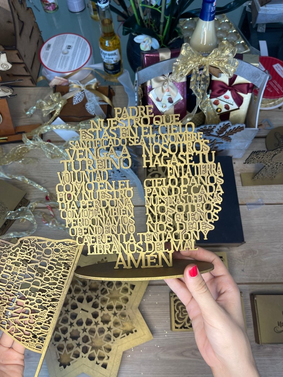 Souvenir de mesa religioso con el Padre Nuestro personalizado en madera Santo Domingo - Felt Craft RD