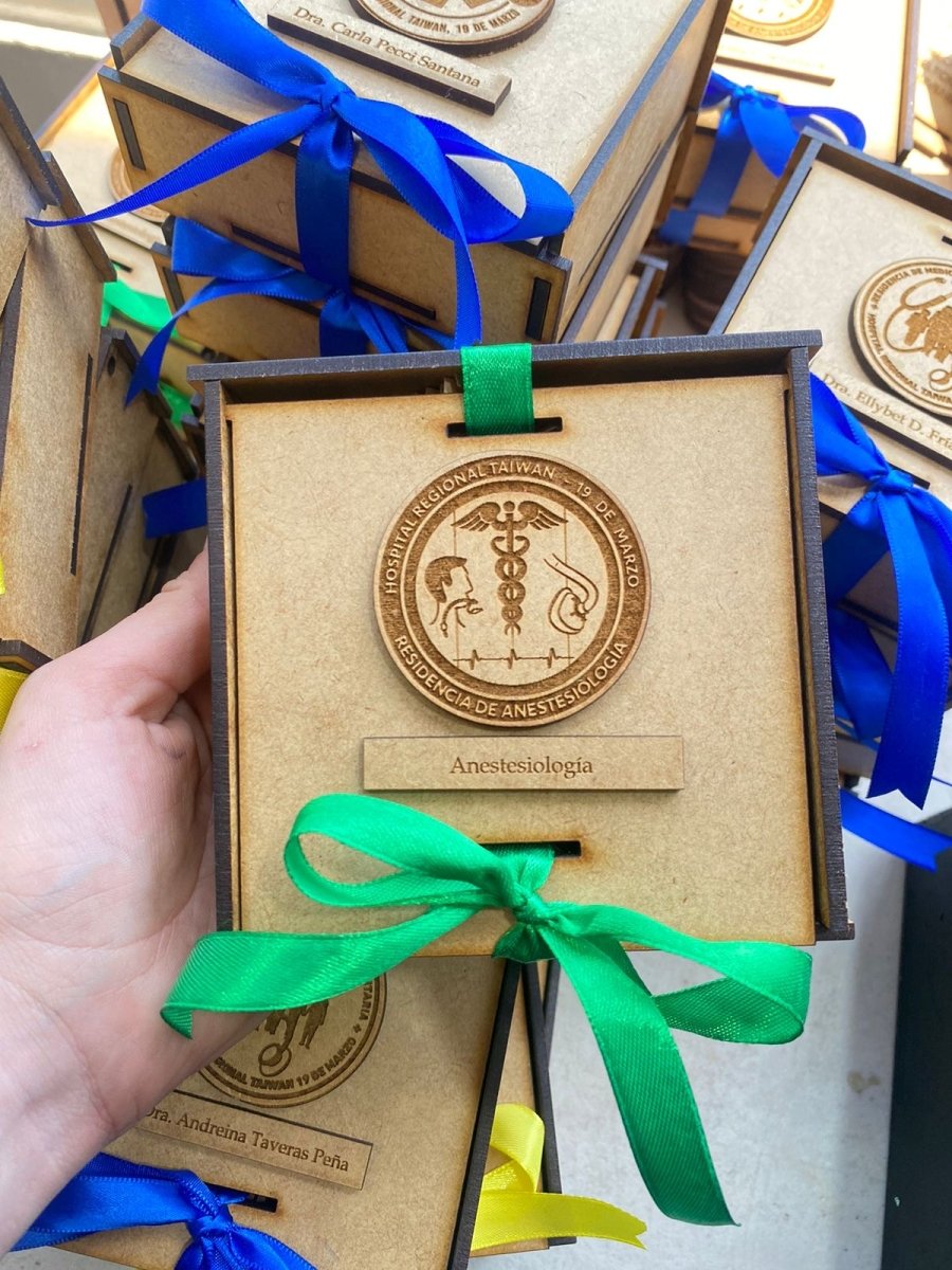 Souvenir médico de cajita personalizada de madera - Felt Craft RD