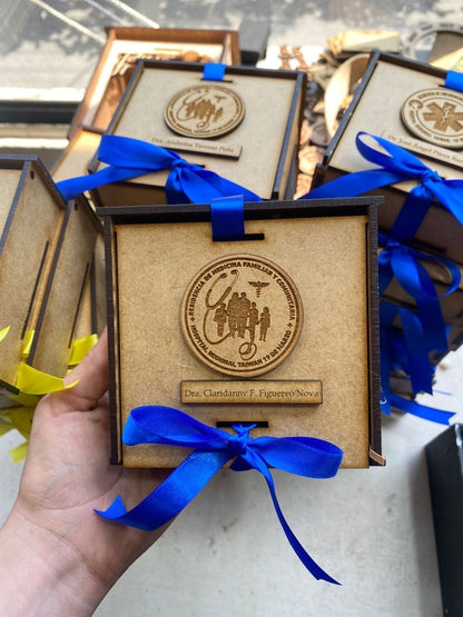 Souvenir médico de cajita personalizada de madera - Felt Craft RD