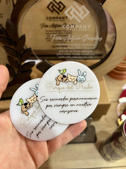 Souvenir de mascota grabado con nombre y diseño