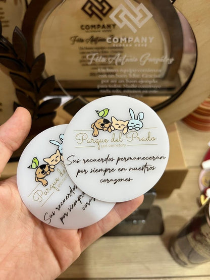 Placa conmemorativa en madera para recuerdo de mascota