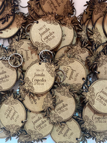 Souvenirs de llaveros personalizado en madera para cumpleaños - Felt Craft RD