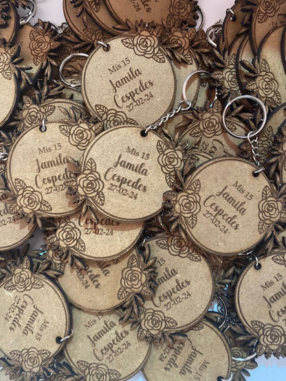 Souvenirs de llaveros personalizado en madera para cumpleaños - Felt Craft RD