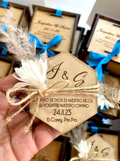 Souvenirs para boda personalizados de madera República DominicanaWedding Sign - Felt Craft RD