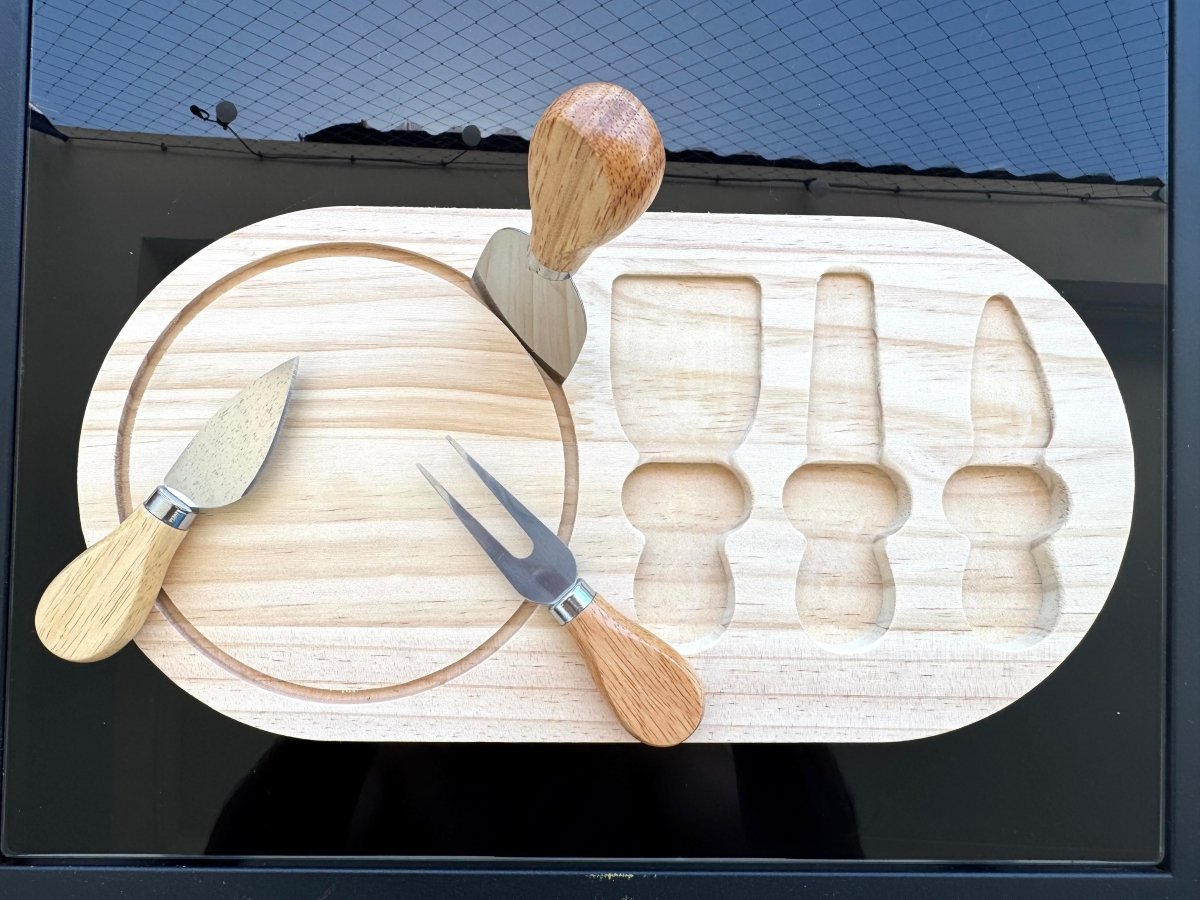 Tabla de quesos personalizada en madera 13x7 pulgadas.