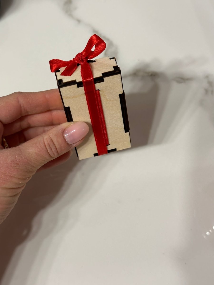 Tiny Wooden Gift Box - Felt Craft RD