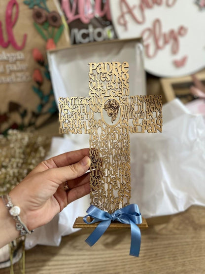 Tope de mesa en forma de cruz personalizado en madera