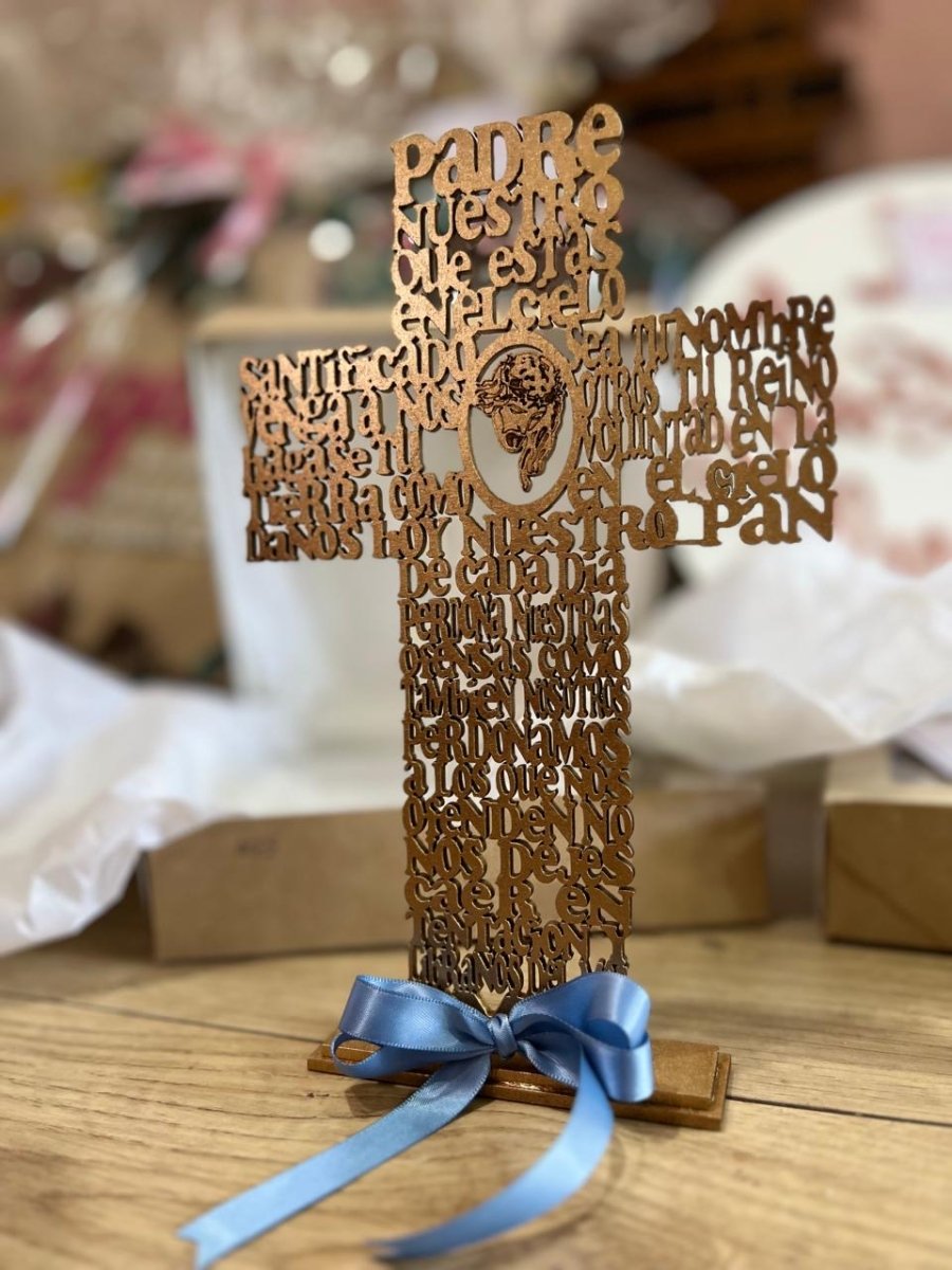 Decoración personalizada en forma de cruz para eventos