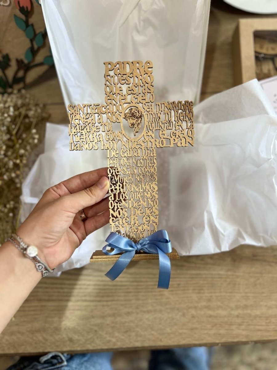 Souvenir en forma de cruz para celebraciones religiosas
Tope de mesa artesanal en madera con forma de cruz