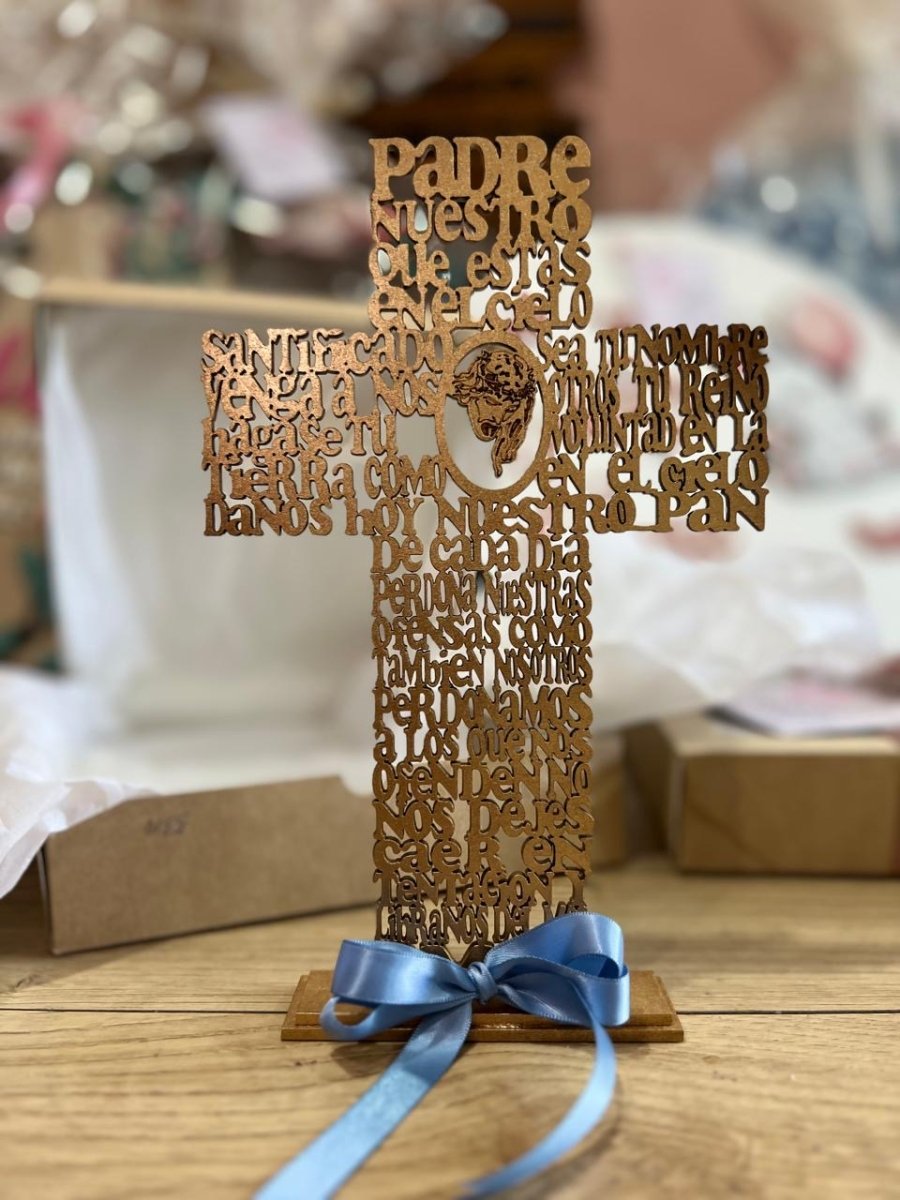 Tope de mesa artesanal en madera con forma de cruz