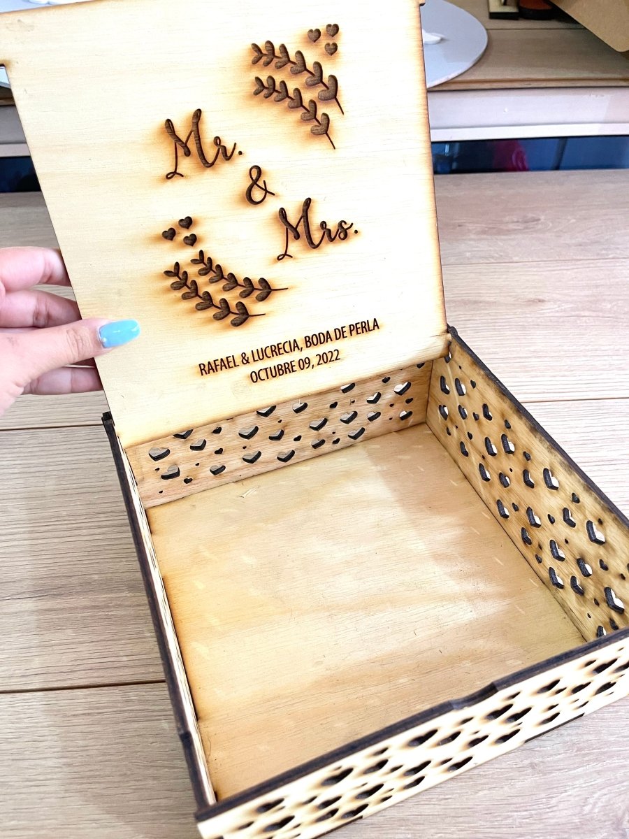 Personalized wooden box for gifts and packaging – Feltcraft RD