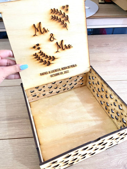 Personalized wooden box for gifts and packaging – Feltcraft RD