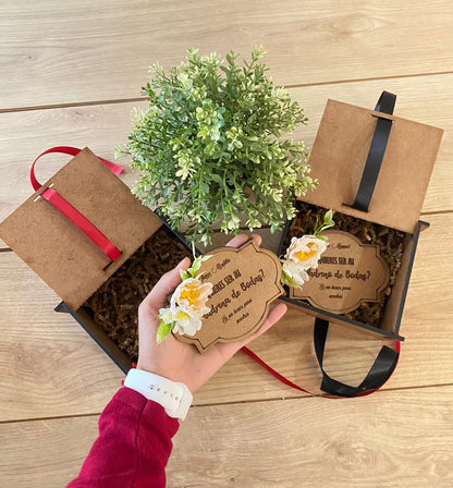 Caja con llavero para invitación de boda personalizada de madera