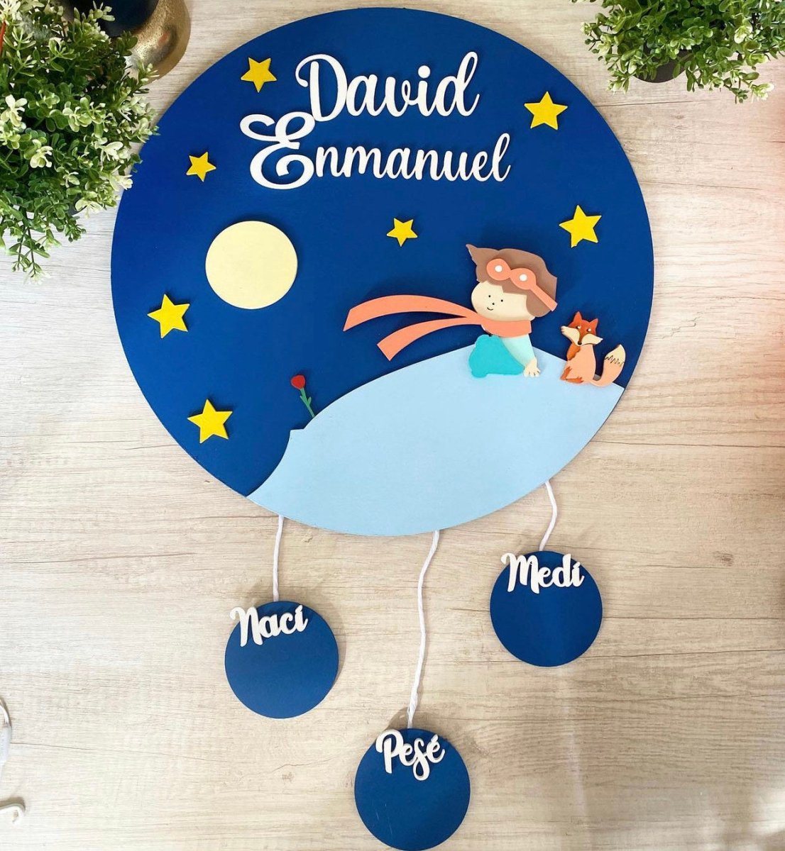 Colgante de madera del Principito y la Luna para habitación infantil